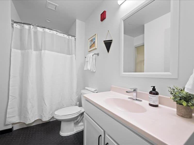 Cozysuites Historic 1Br, Downtown Питсбърг Екстериор снимка